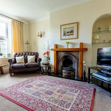 Willow Cottage - Cost 3 Bed Cottage In Penrhyn Bay With Sea Views With Access To Snowdonia Rhôs-on-Sea Екстериор снимка